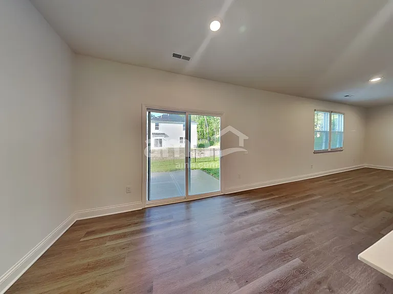 319 Pine Hill Ct — Photo 4
