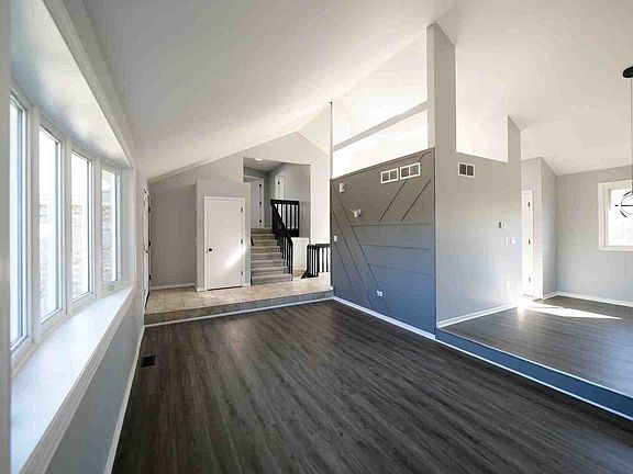 5th image of 22507 Latonia Ln