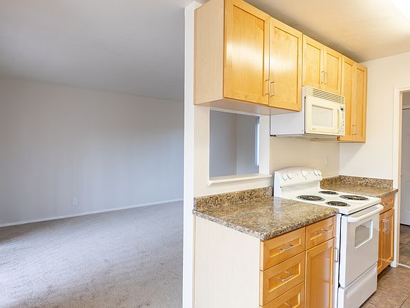 5th image of 301 E Okeefe St APT 9