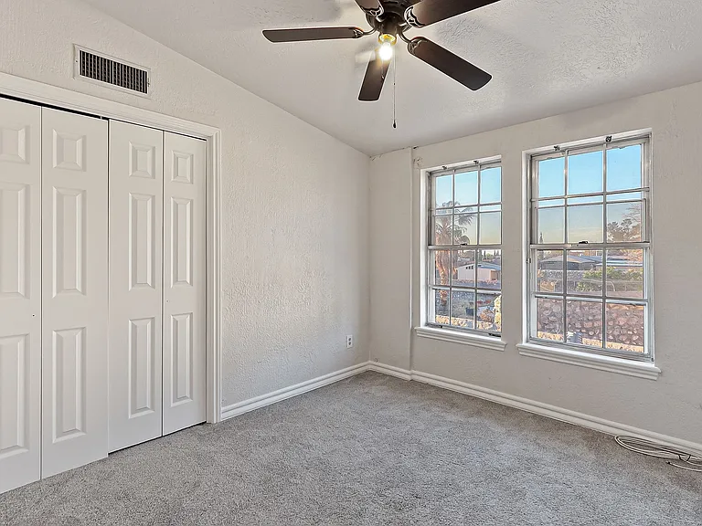 6637 Mariposa Dr — Photo 18