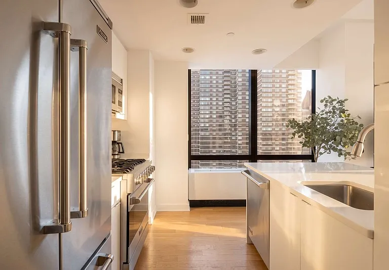 1113 York Ave #PHD — Photo 16