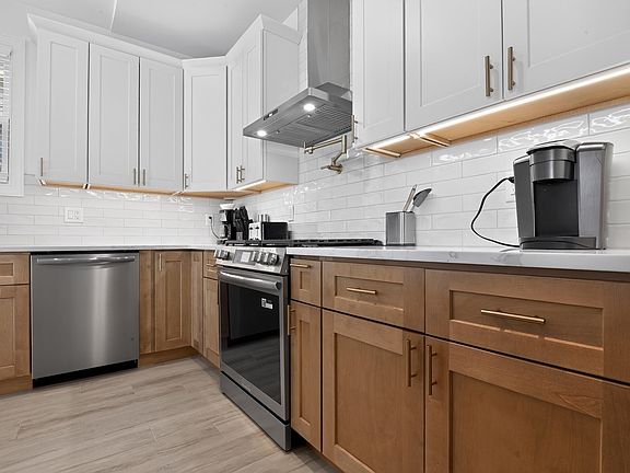 4th image of 3721 Pacific Ave #5