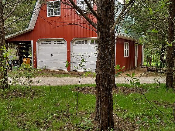 2 cr garage/lean-to/apartmt 