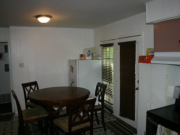 3rd image of 1206 Royal Oaks Dr