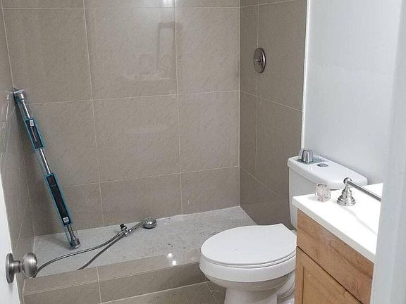 5th image of 733 SE 1st Way #105