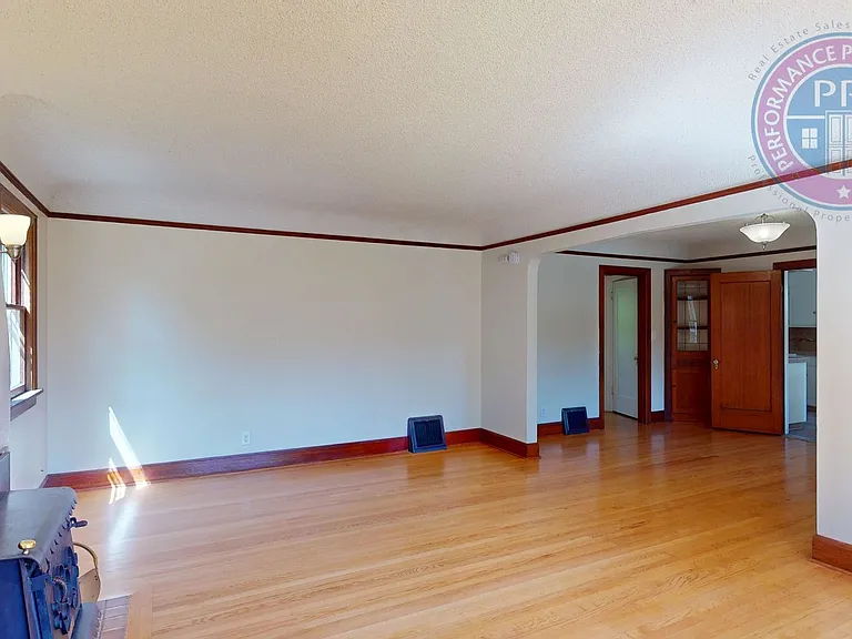 2605 NE 9th Ave — Photo 5
