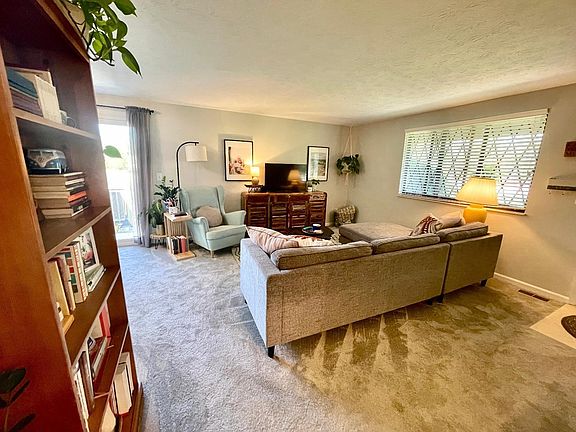 5th image of 7661 Dukes Dr