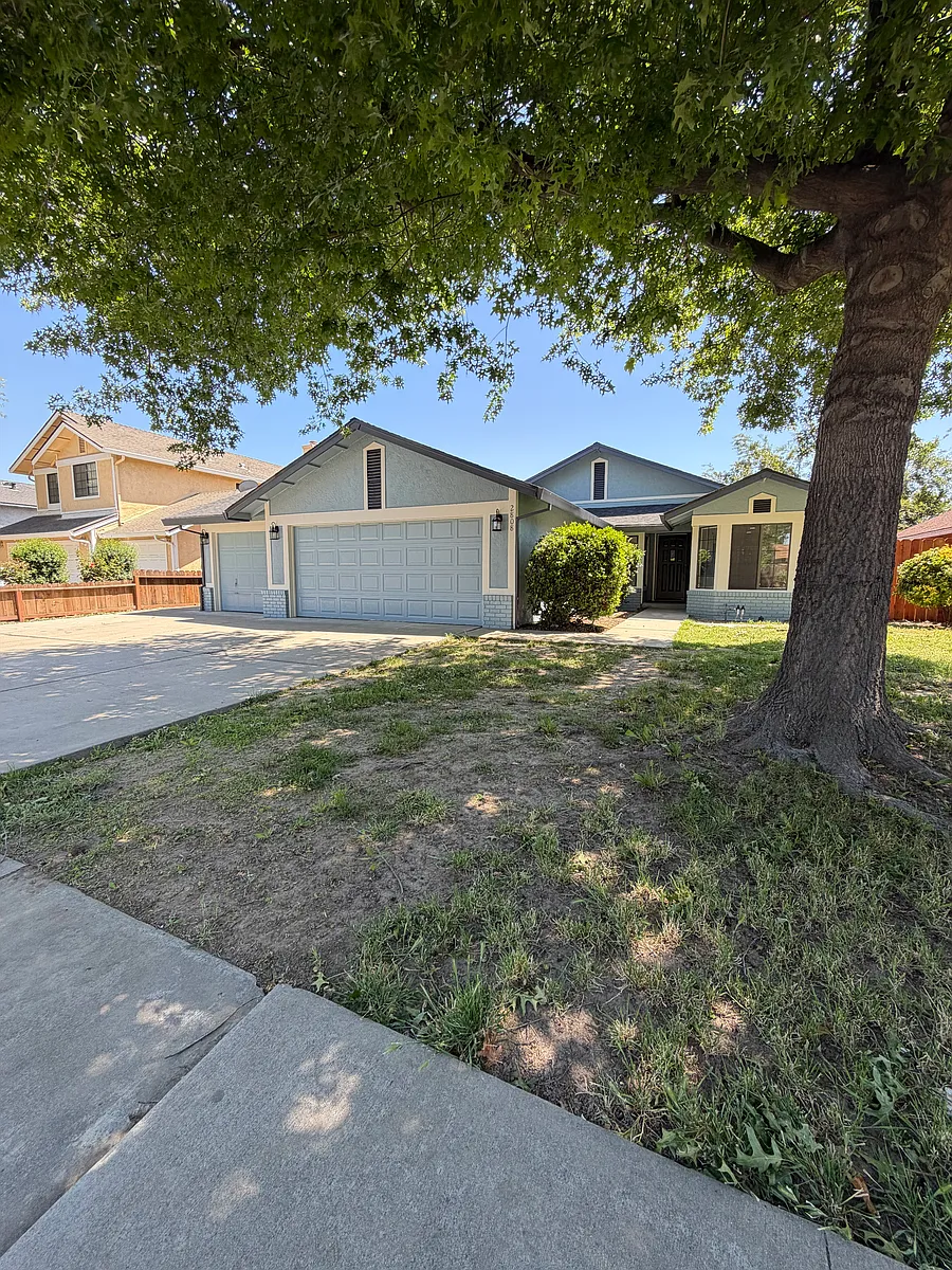 Building Photo - 2808 Canyon Dr