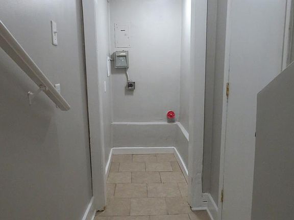 3rd image of 900 Parkhaven Ln