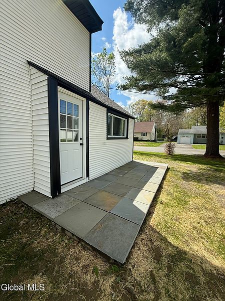 5th image of 35 Knob Hill Road