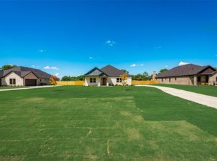 319 Lovers Ln, Terrell, TX 75160
