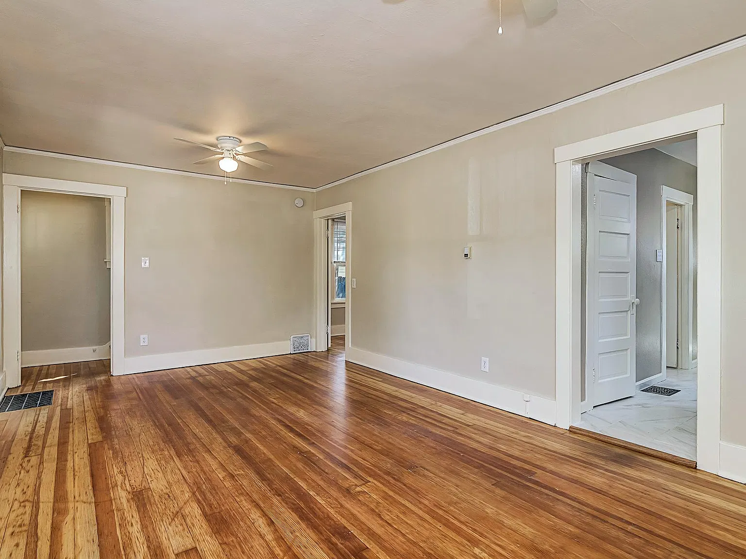 2 bed, 900 sqft, $1,600 — Photo 3