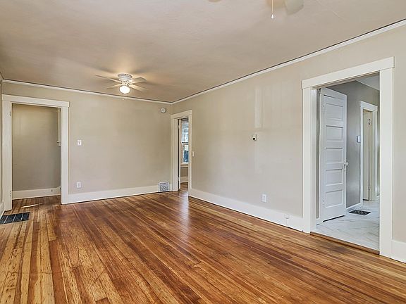 3rd image of 411 E Dale St