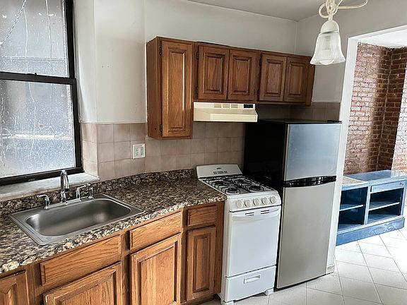 2nd image of 1366 York Ave APT 2A