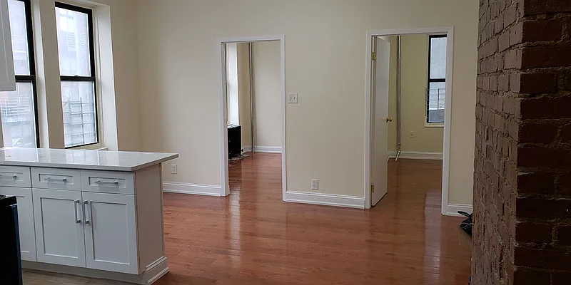 Rented by MCR Realty | media 32