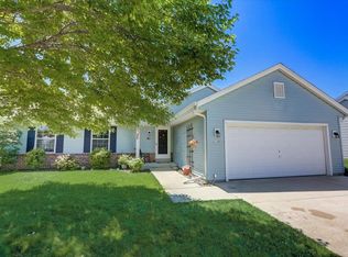 1185 Turnberry Dr, Pewaukee, WI 53072