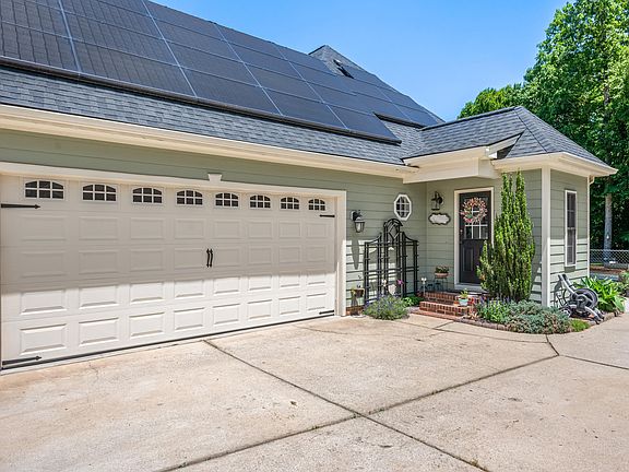 4th image of 428 Broadmoor Way