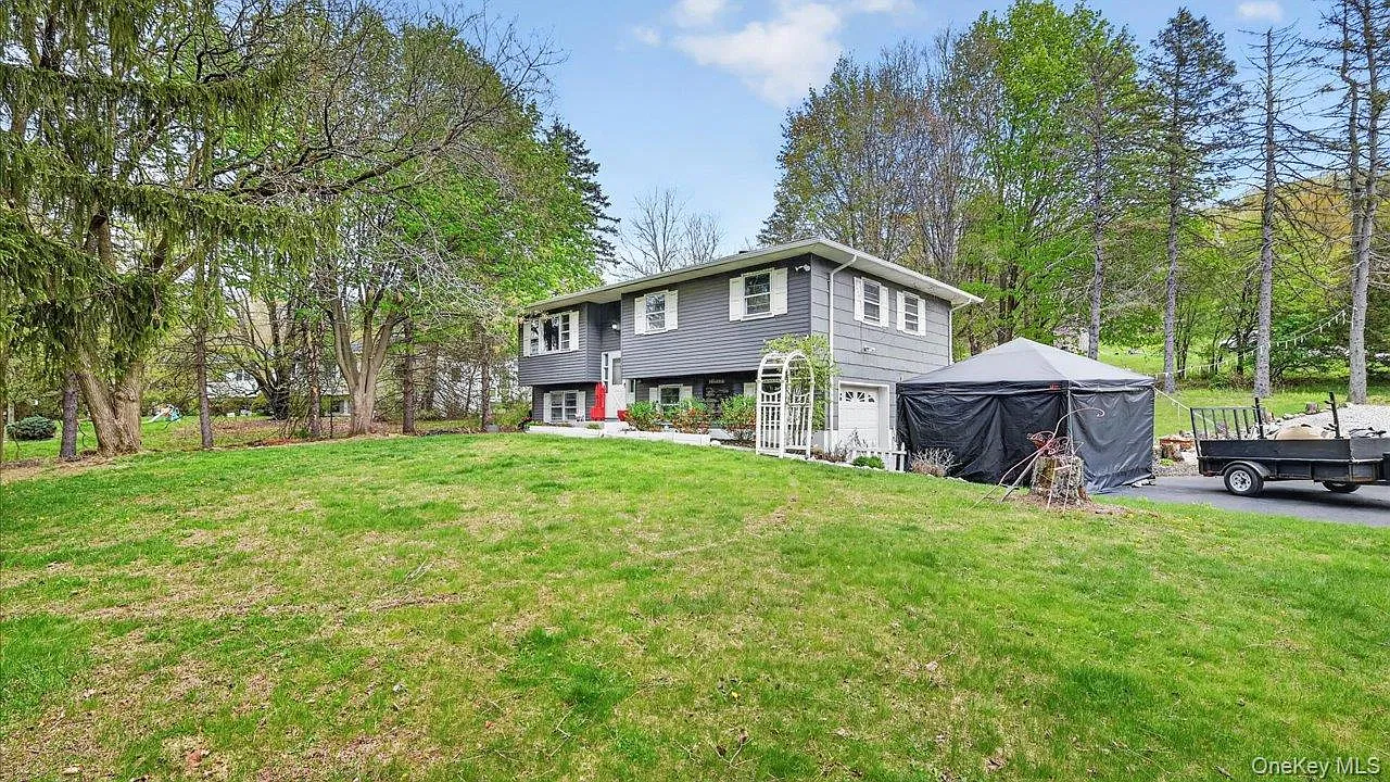 3 bed, 2.0 bath, 1584 sqft, $3,000 — Photo 3