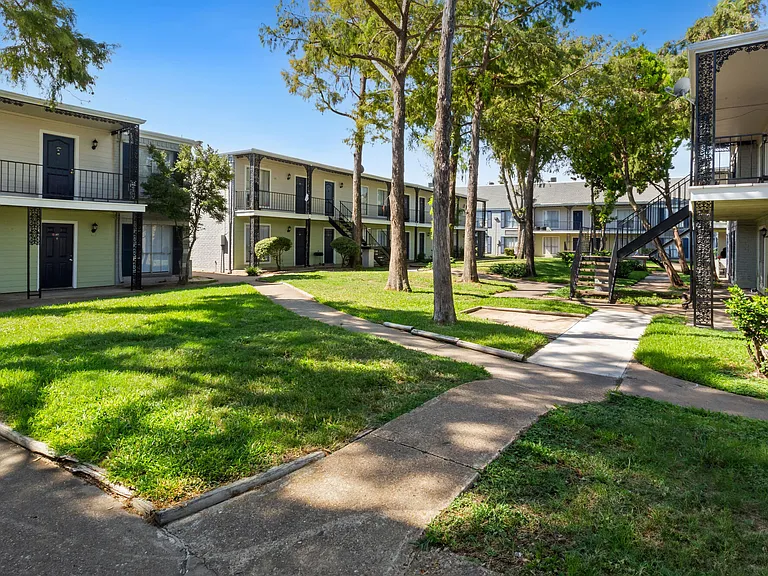Town Park Apartments — Photo 17