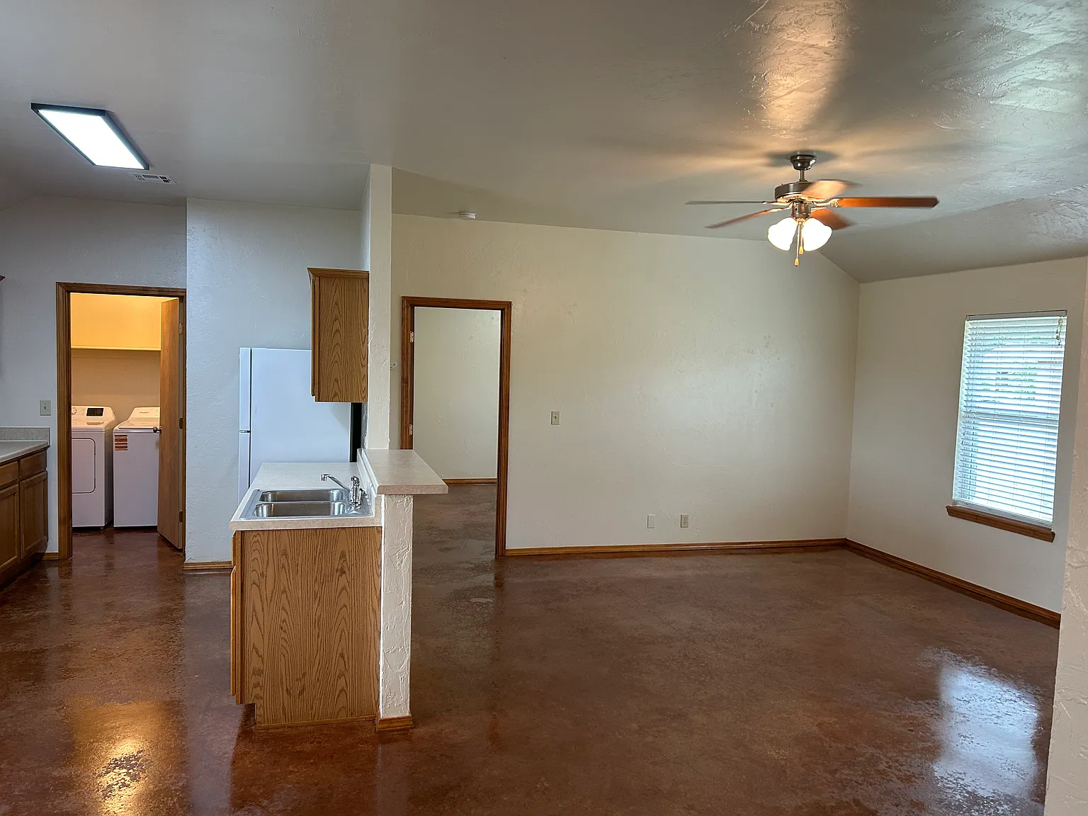 3 bed, 1229 sqft, $1,200 — Photo 2
