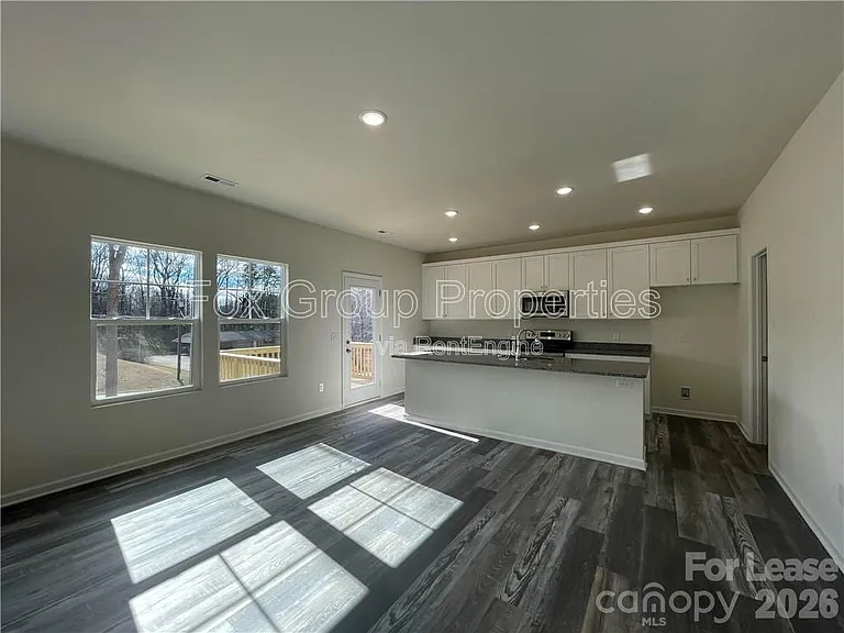 582 30th Avenue Cir — Photo 4