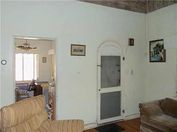 3rd image of 1610 Florida Ave