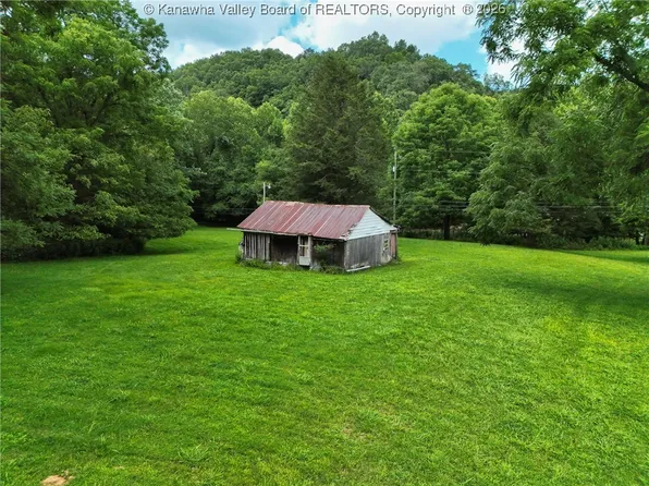 148 Broughton Ln, Julian, WV 25529