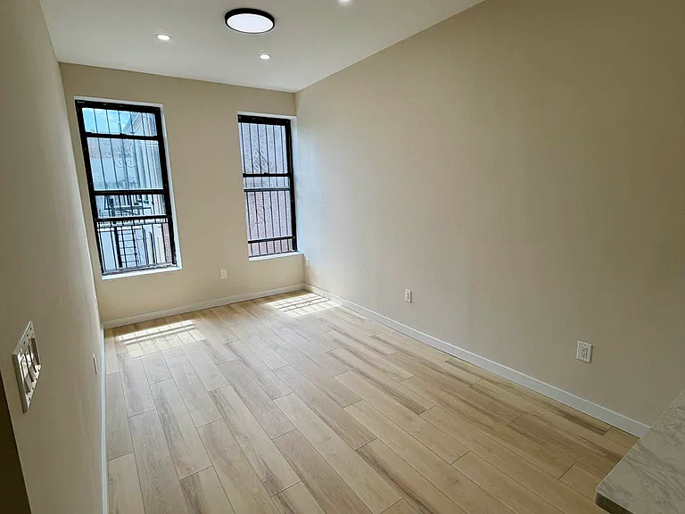 385 7th Ave #2 — Photo 4