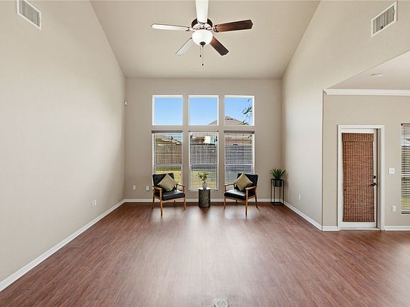 2nd image of 2118 Cardinales Ln