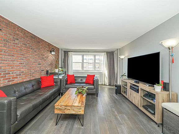 2nd image of 6636 Yellowstone Blvd APT 28A