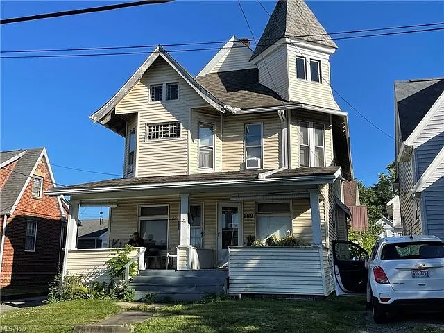 209 1/2 Maple St — Photo 1