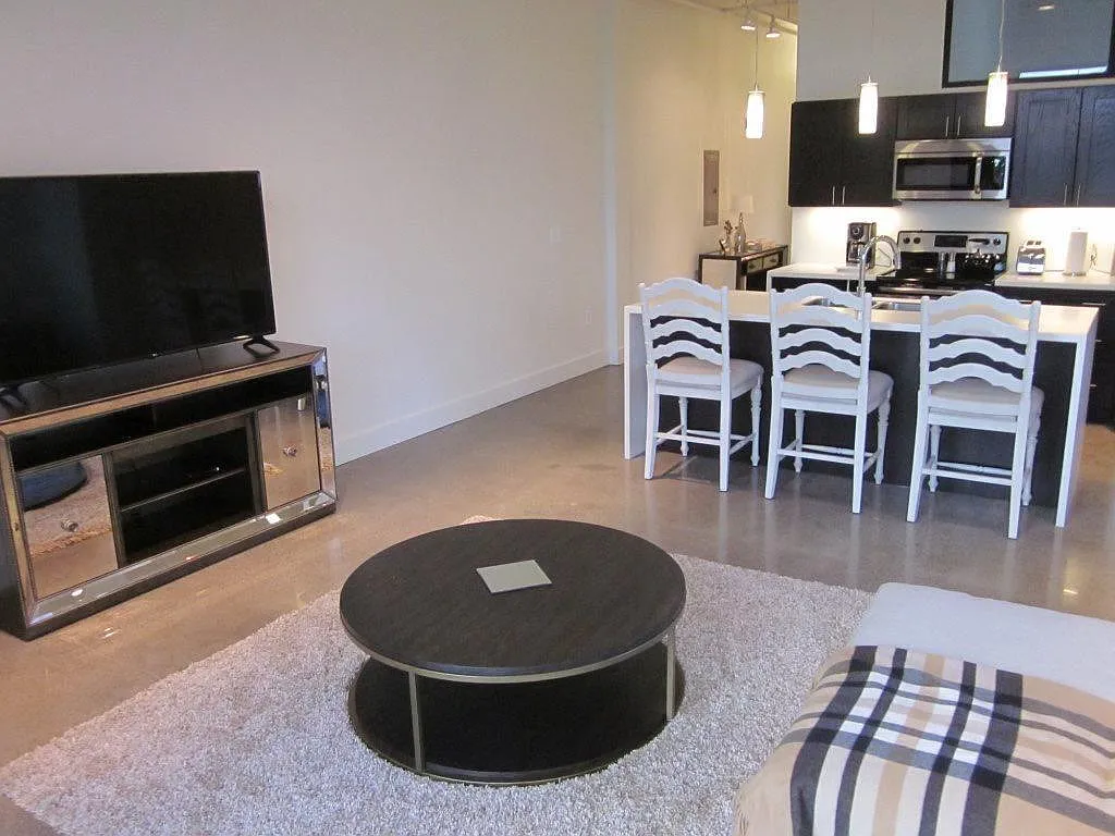 1 bed, 900 sqft, $2,500 — Photo 4