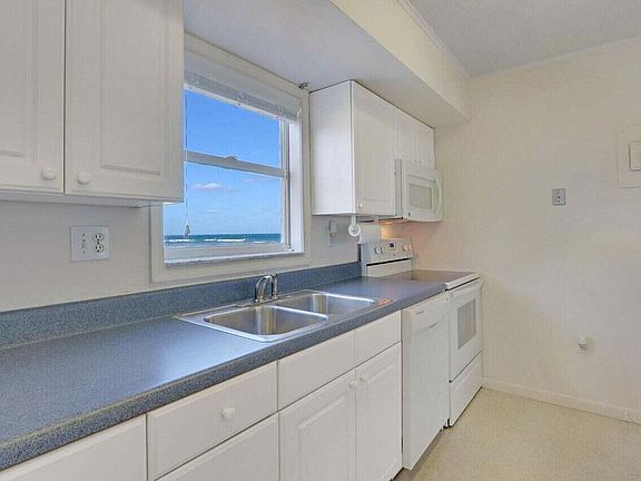 5th image of 1501 NE Ocean Blvd APT 2