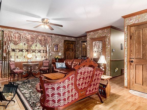 4th image of 71 Queensway Ct