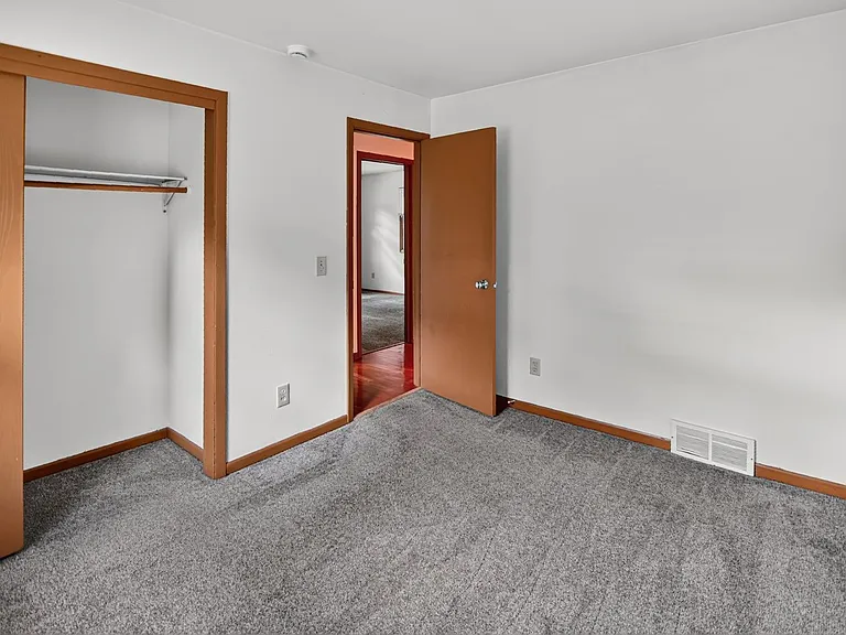 10 Brompton Cir #10 — Photo 21