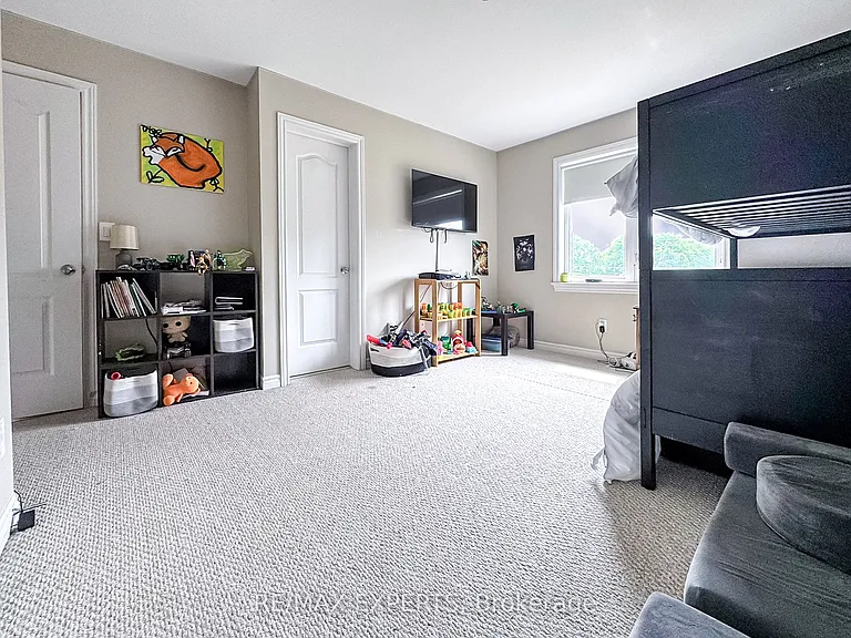 640 Halloway Dr — Photo 31