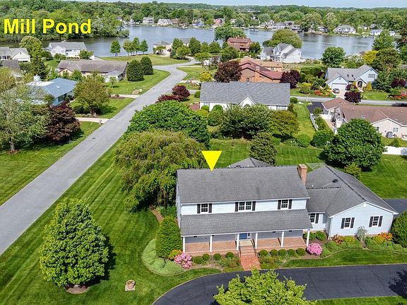 2nd image of 30916 Edgewood Dr