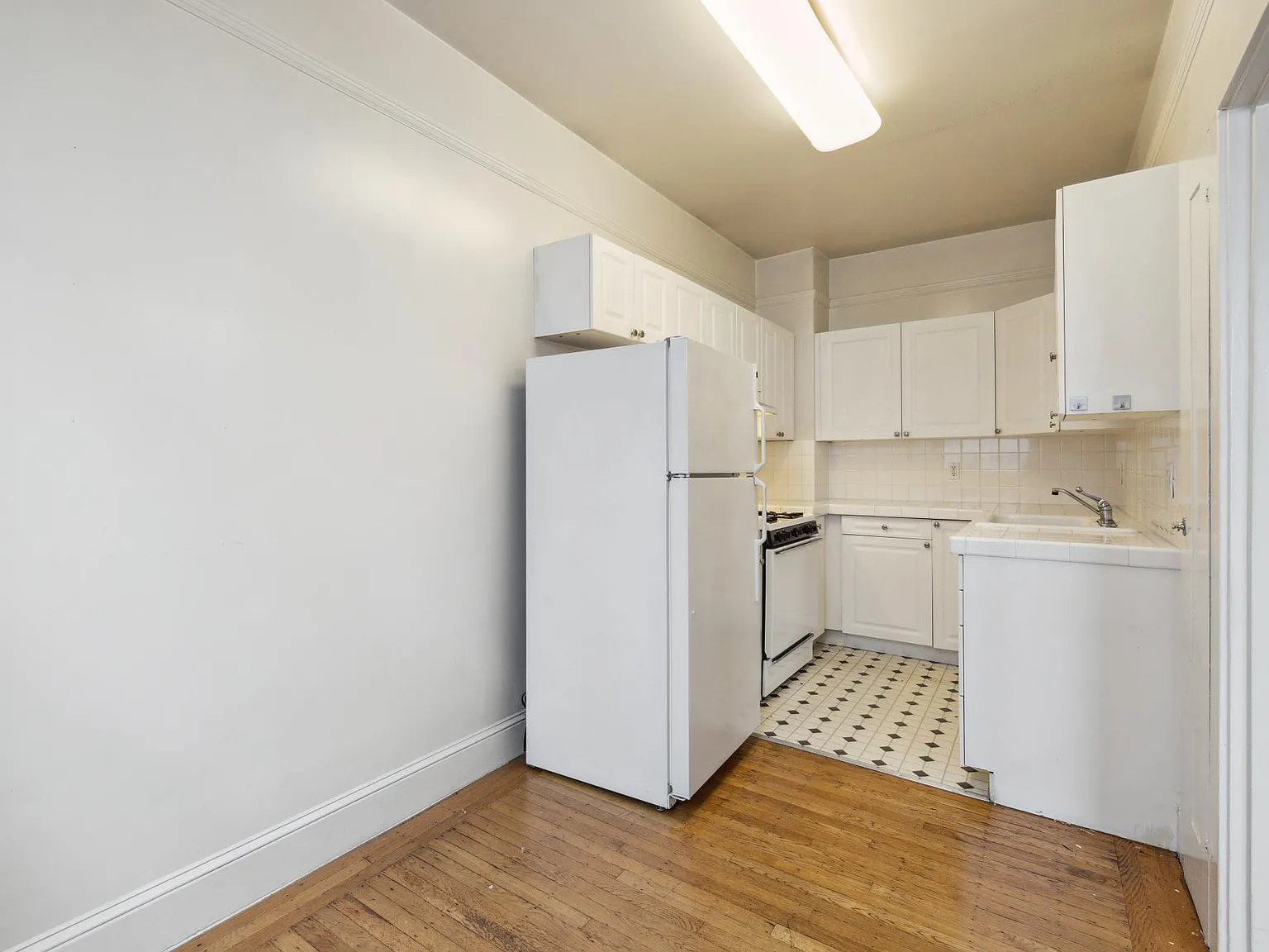 2700 Polk St — Photo 4