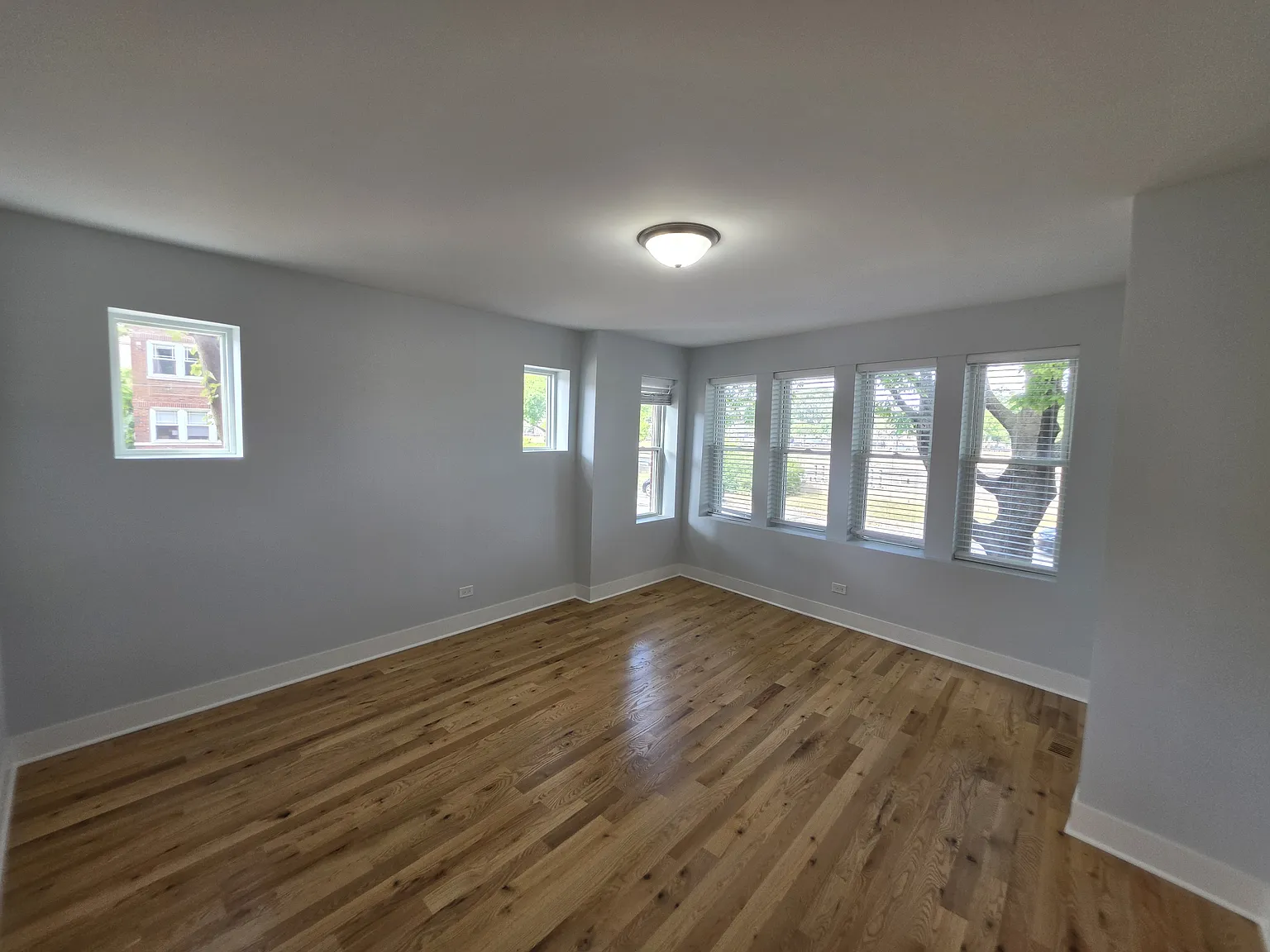 2 bed, 1050 sqft, $2,300 — Photo 2