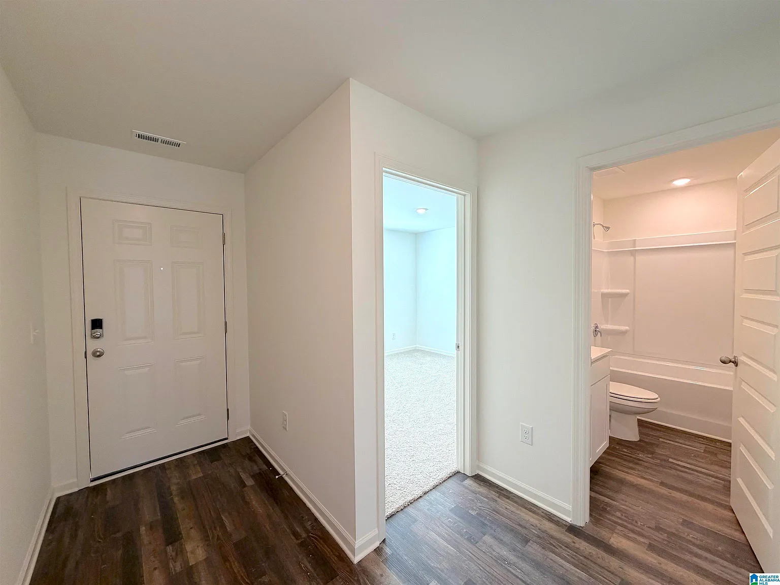 3 bed, 2.0 bath, 1272 sqft, $1,699 — Photo 2
