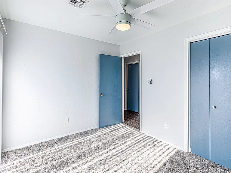 2902 NW 45th Pl #B — Photo 15