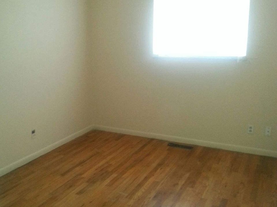 2nd image of 101 W Gimber St