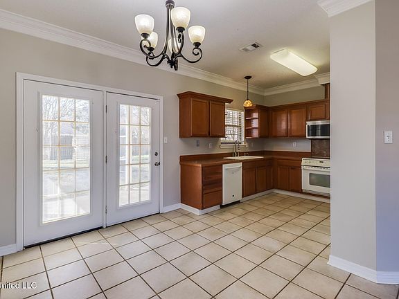 5th image of 15011 Loveless Dr