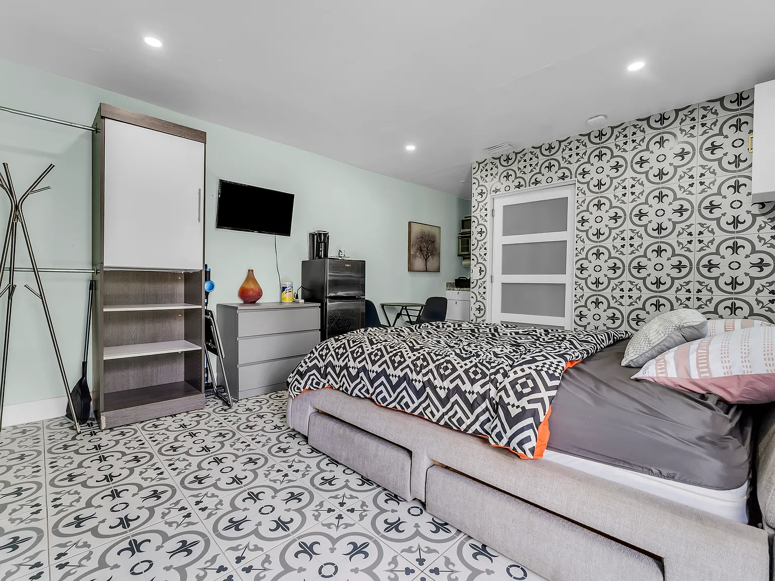Studio, 525 sqft, $1,595 — Photo 3