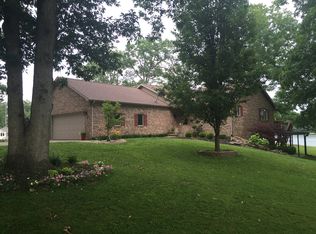 8 Lakeview Rd, Taylorville, IL 62568