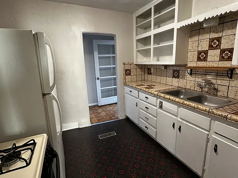 406 Princeton Dr SE — Photo 10