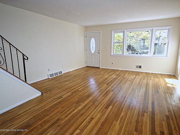 3rd image of 121 Sheraden Ave