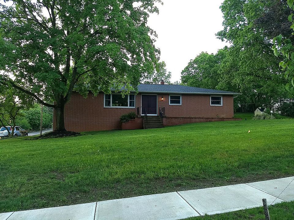 1st image of 15 Grandview Dr