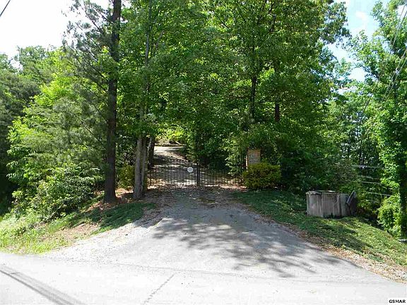 2nd image of 1338 Garrett Dr