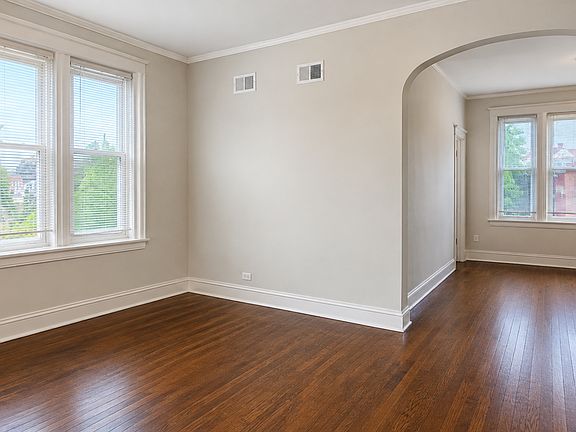 5th image of 901 N Leavitt St #3